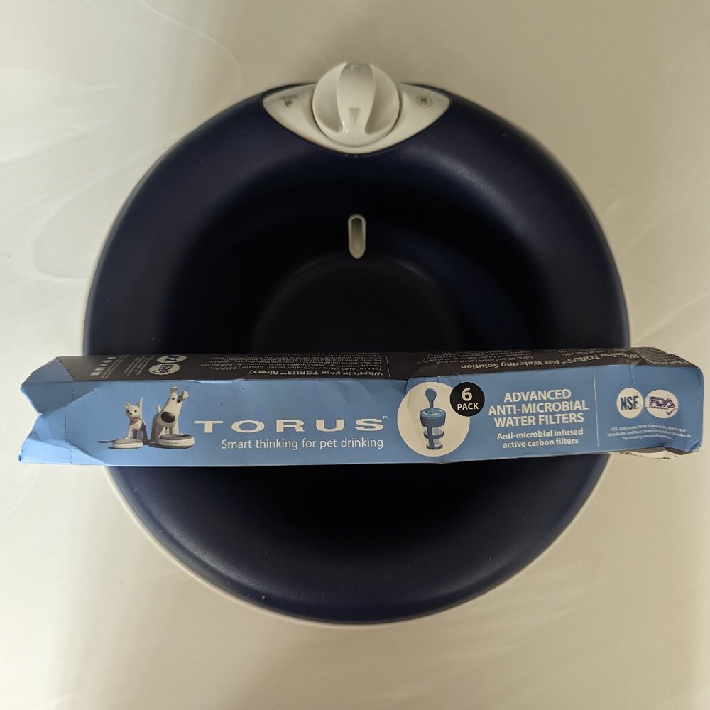 Torus Filtered Water Bowl 2L Blue with 6 Charcoal filters (Unopened)